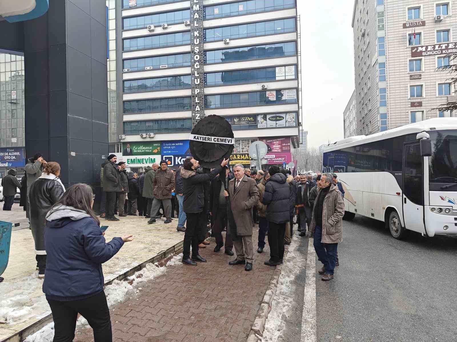 kayseride alevi orgutlerden chp il baskanligina siyah celenkli tepki 2 pSE1Iwyb