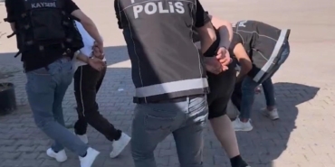 kayseride-aracin-bagajindan-4-bin-458-adet-uyusturucu-hap-ele-gecirildi-3-tutuklama-W8kLFIr7.jpg