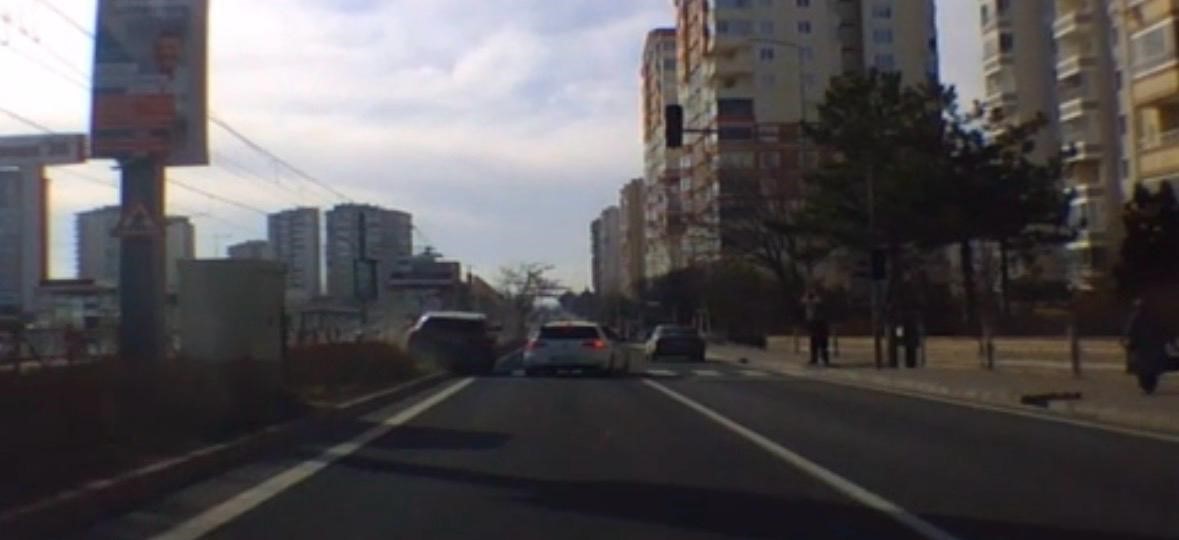 kayseride aracin refujdeki yayalarin arasina daldigi kazada kamerada 1 5gjPHlMP