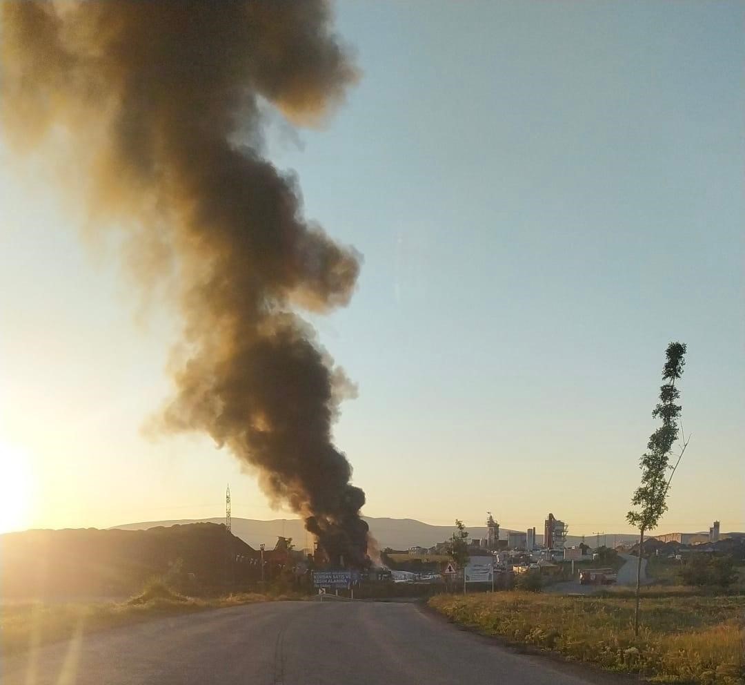 kayseride asfalt santiyesinde bitum tanki alev aldi 3 DMaVIgay