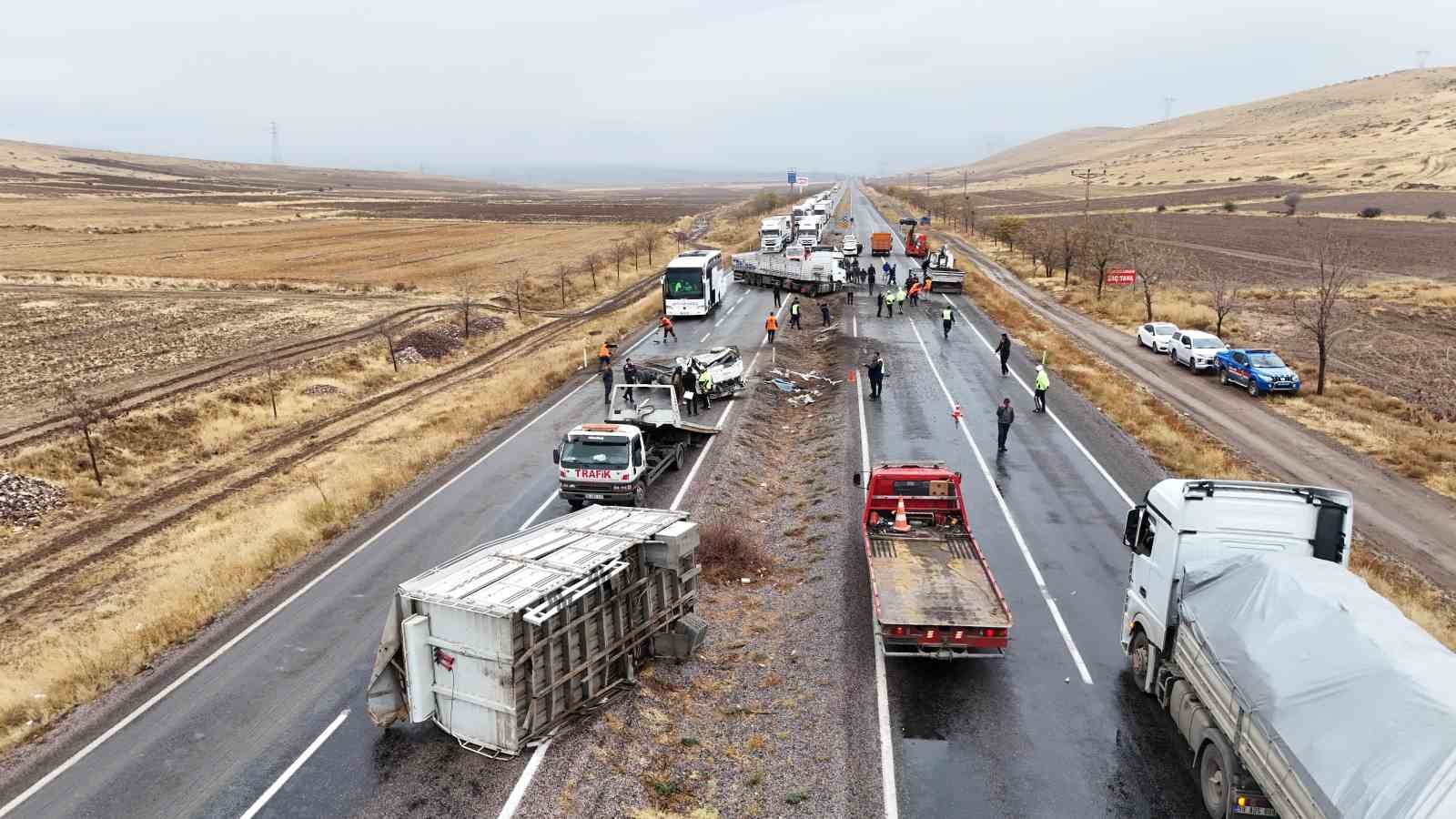 kayseride ayni yolda 2 kaza 1 olu 2 yarali 5 tNaLqSYc