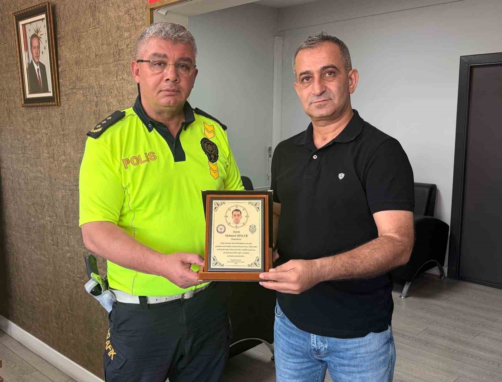 kayseride baskomiserden duygu dolu emeklilik anonsu 1 7LJfwTAG