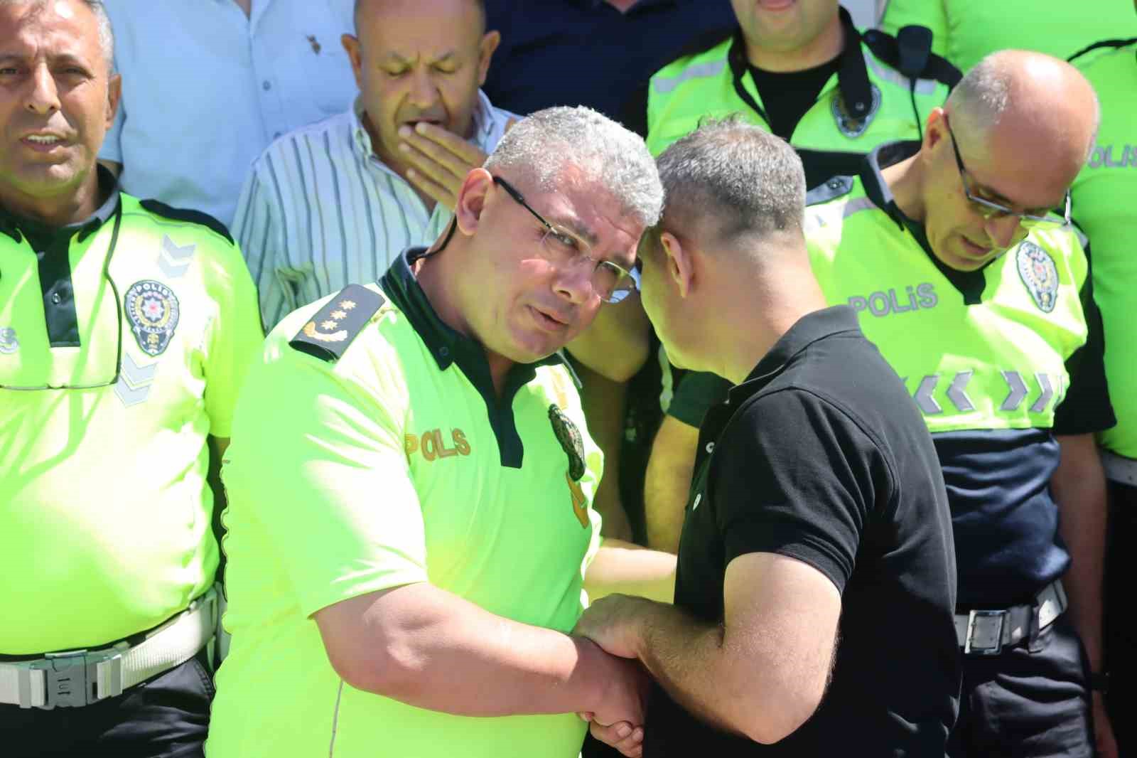 kayseride baskomiserden duygu dolu emeklilik anonsu 2 Di6hu6r4