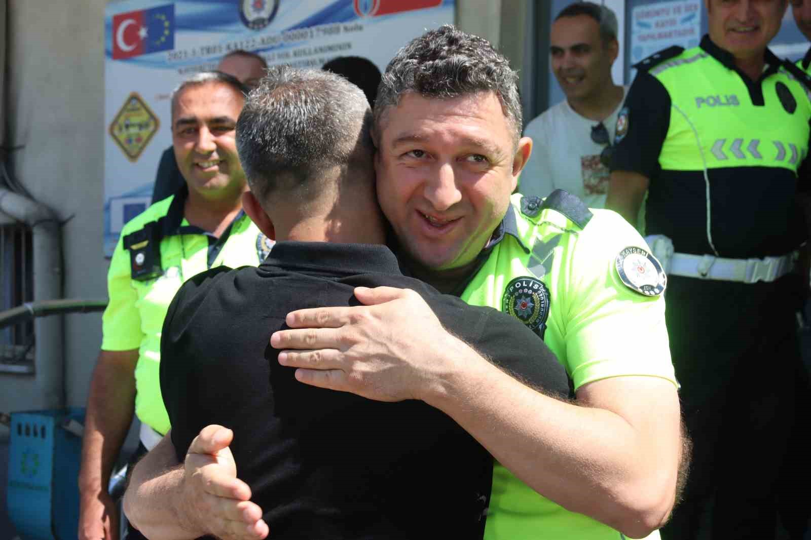 kayseride baskomiserden duygu dolu emeklilik anonsu 5