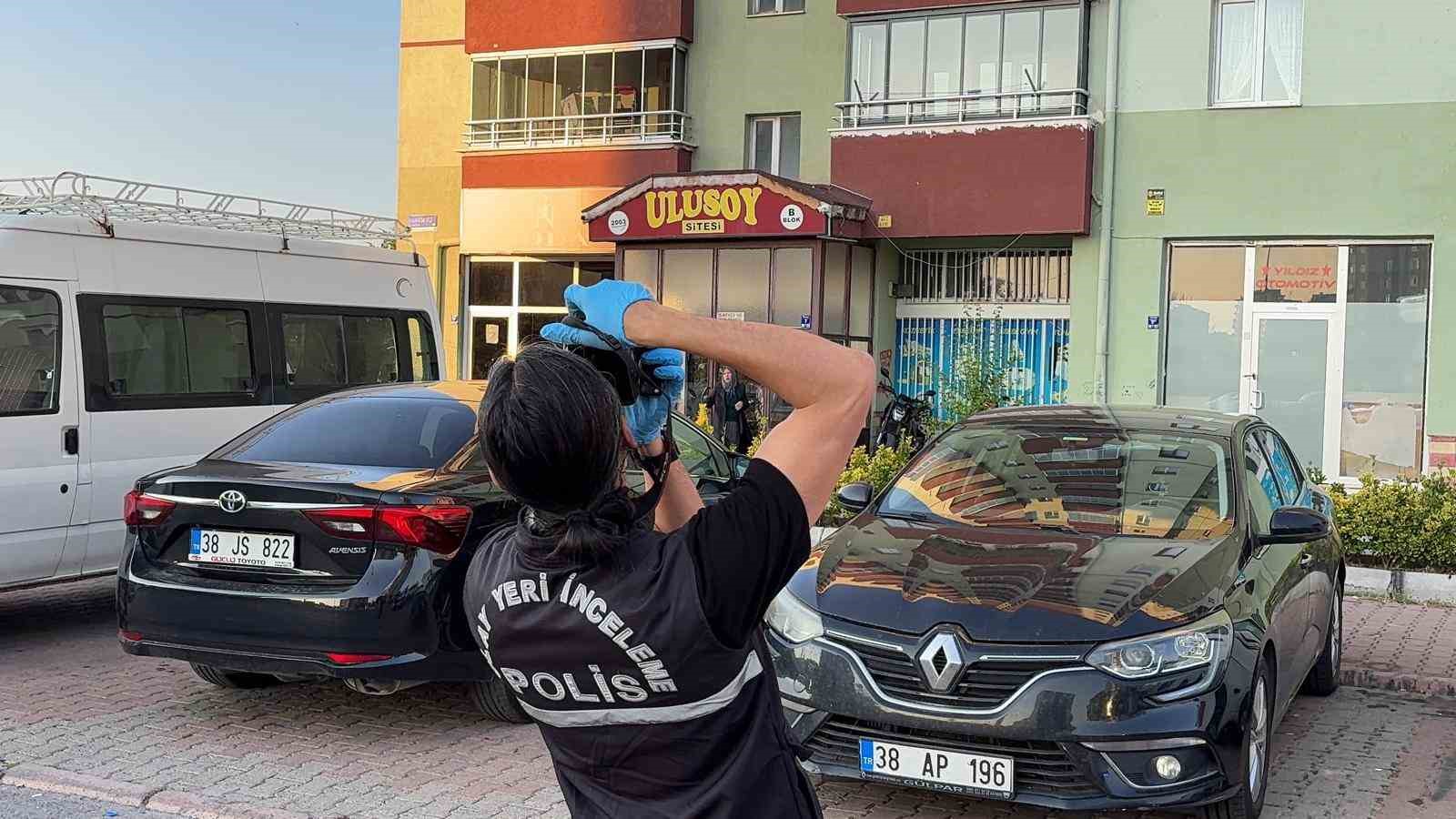 kayseride bir kisi babasi tarafindan evde olu bulundu 2 HTBwXXEu