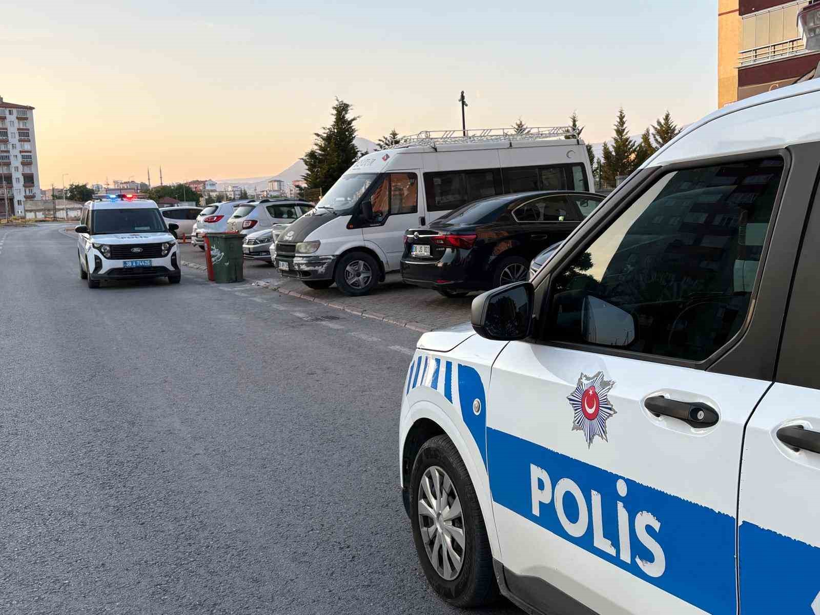 kayseride bir kisi babasi tarafindan evde olu bulundu 3 6bOw9yy3