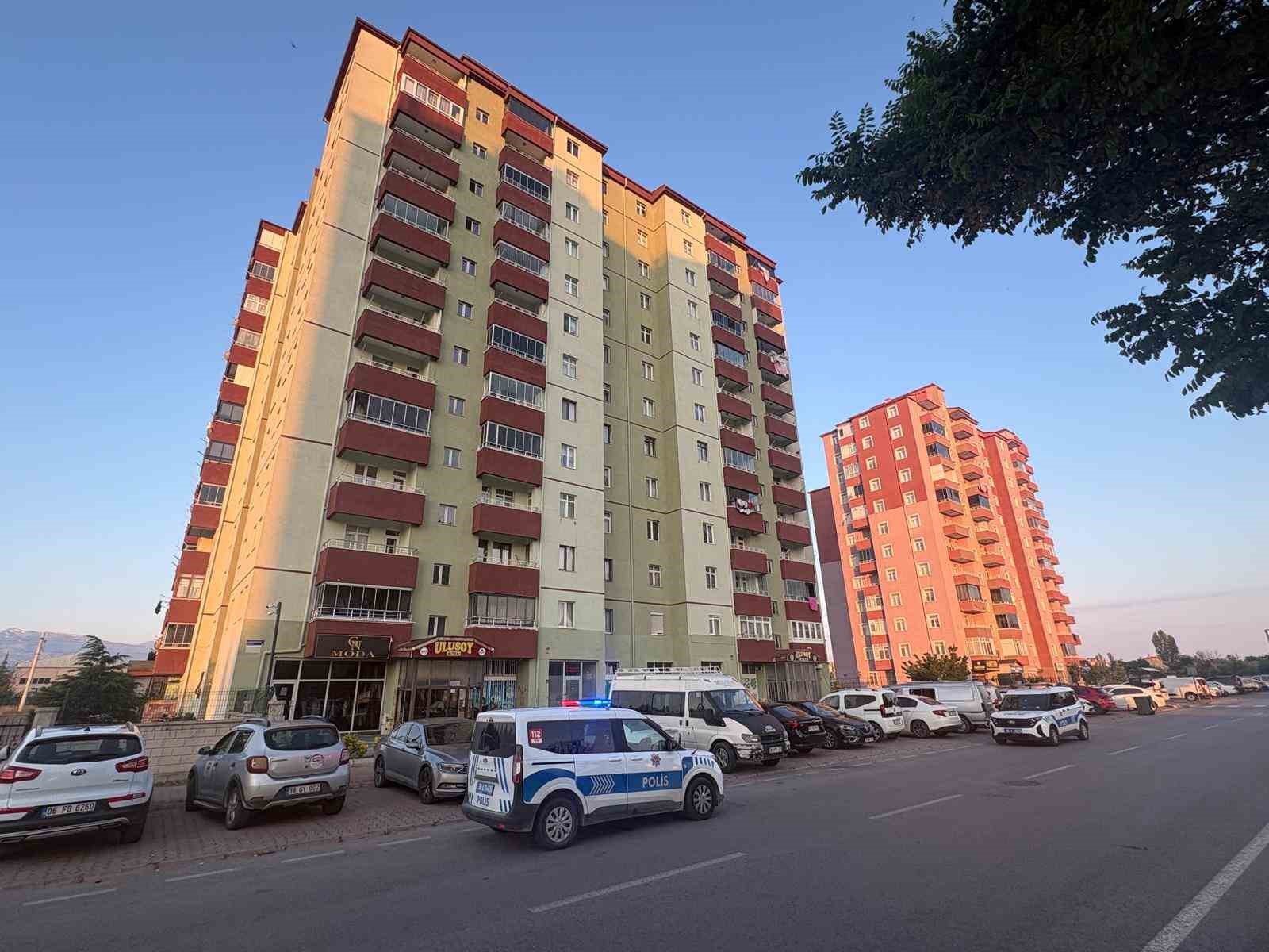 kayseride bir kisi babasi tarafindan evde olu bulundu 4 PRJH39nE