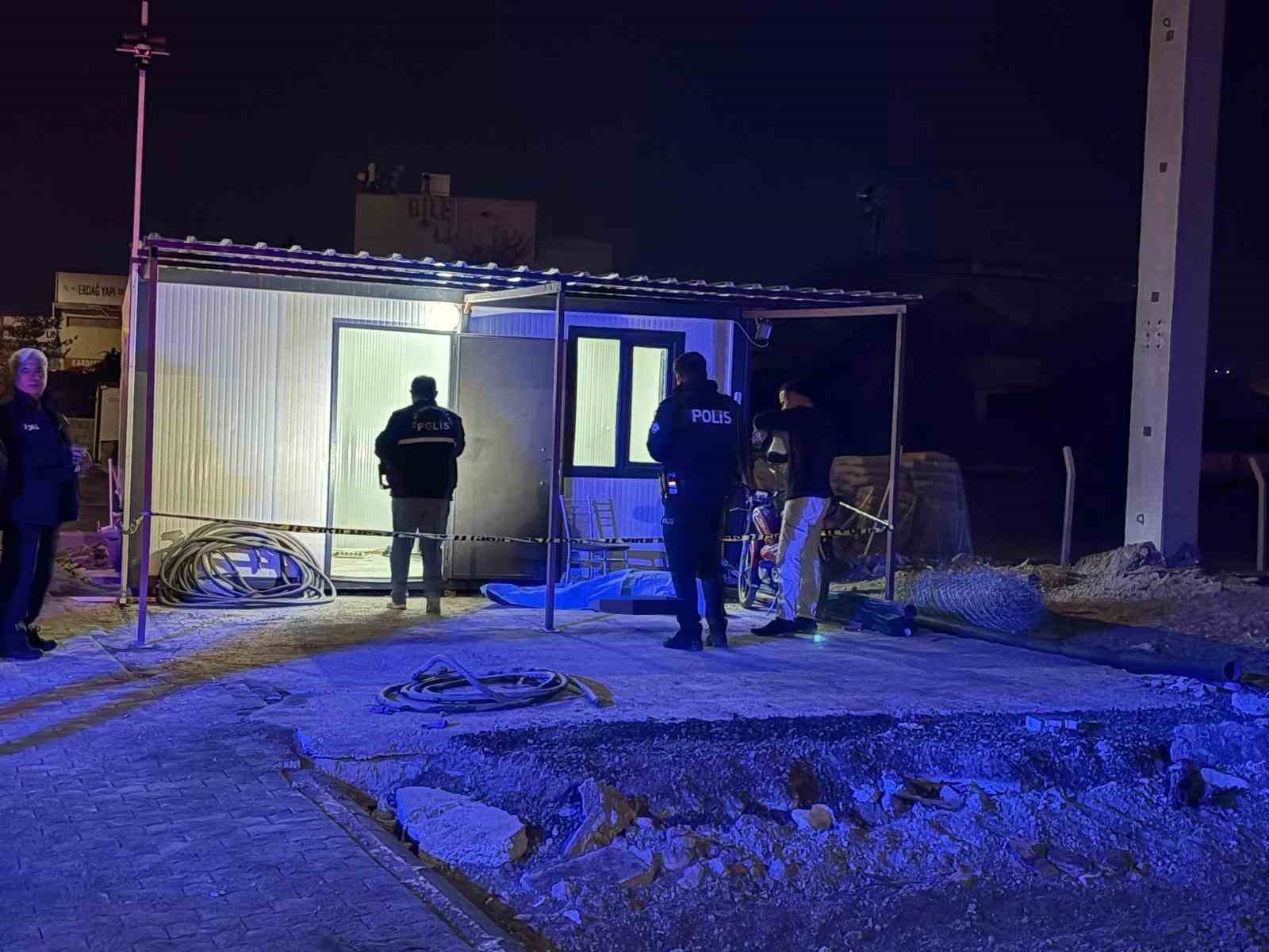 kayseride bir kisi bekci kulubesinin onunde olu bulundu 0