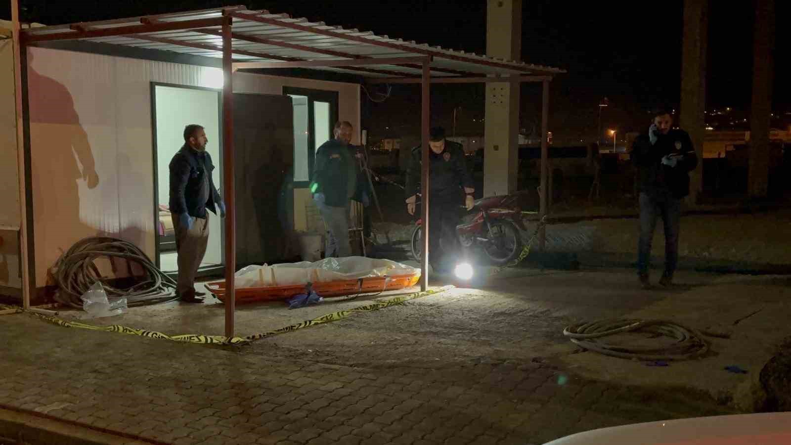 kayseride bir kisi bekci kulubesinin onunde olu bulundu 1 wirT9hip