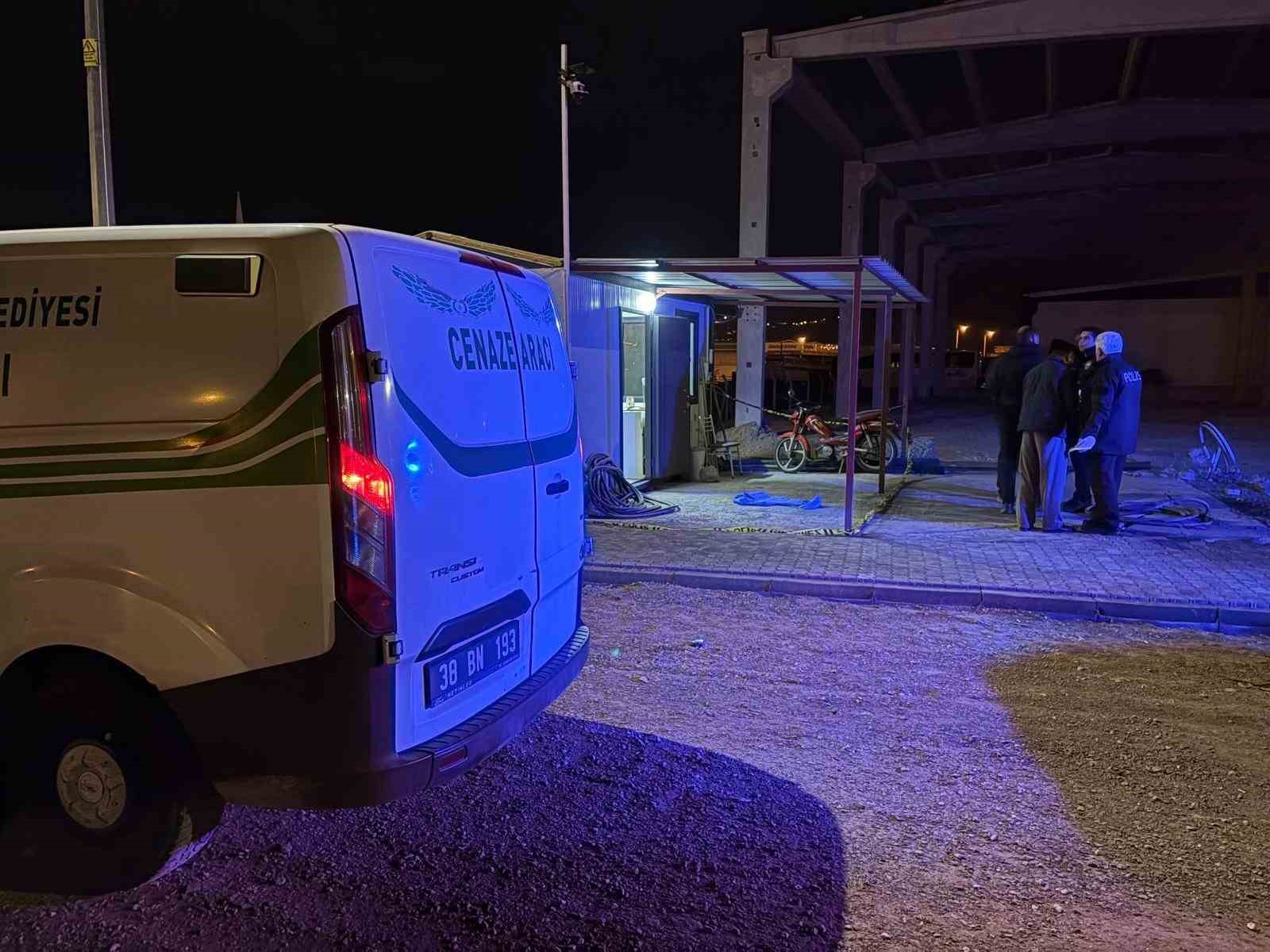 kayseride bir kisi bekci kulubesinin onunde olu bulundu 2 DOliEr2d