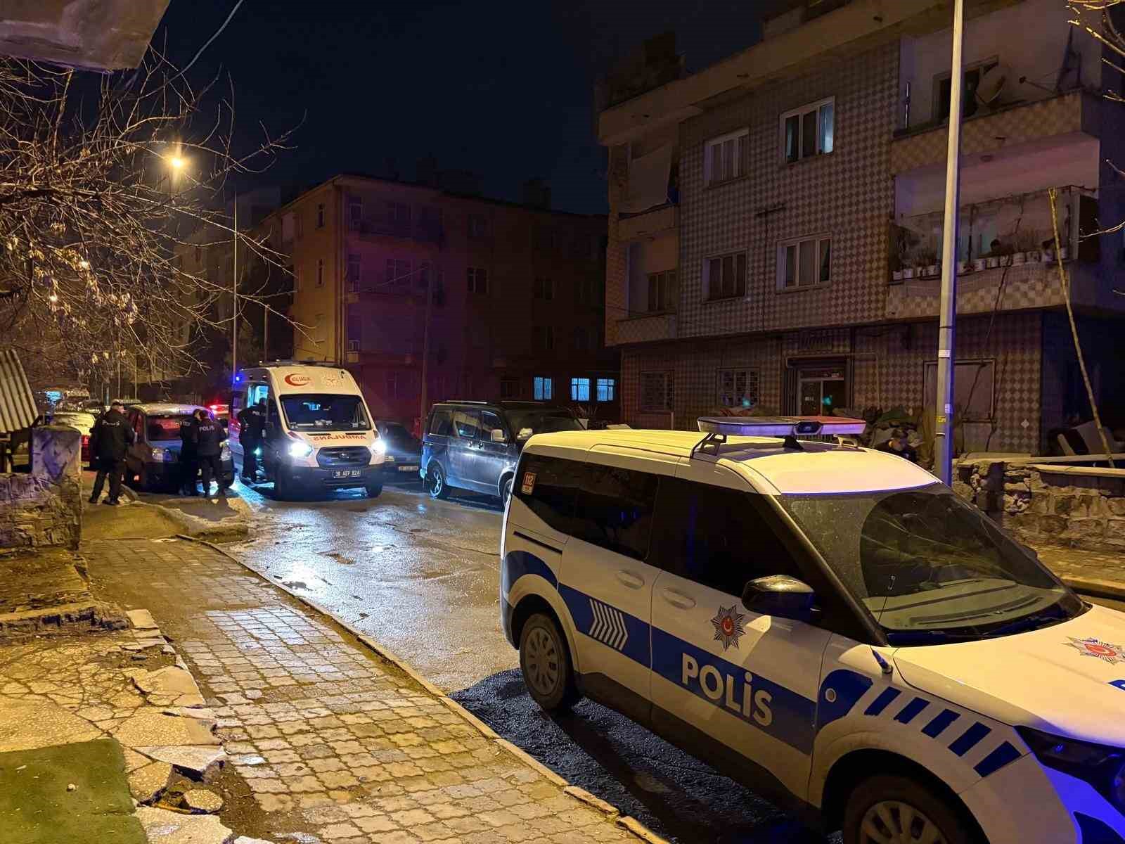 kayseride bir kisiyi bicaklayarak yaralayan cocuk yakalandi 1 AmUXiHI8