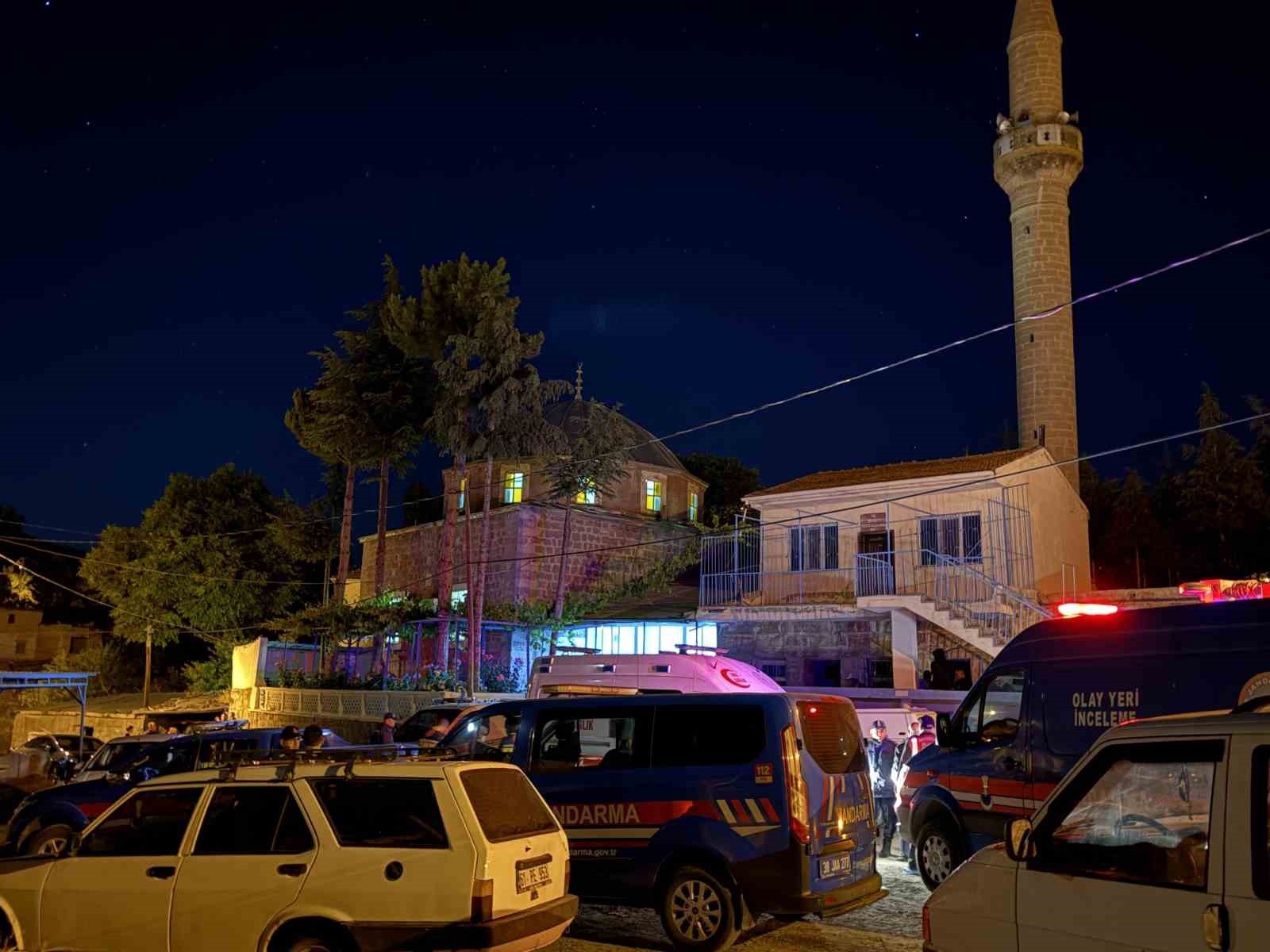 kayseride cami cemaatine bicakli saldiri 2 olu 1 2RHvl6LP