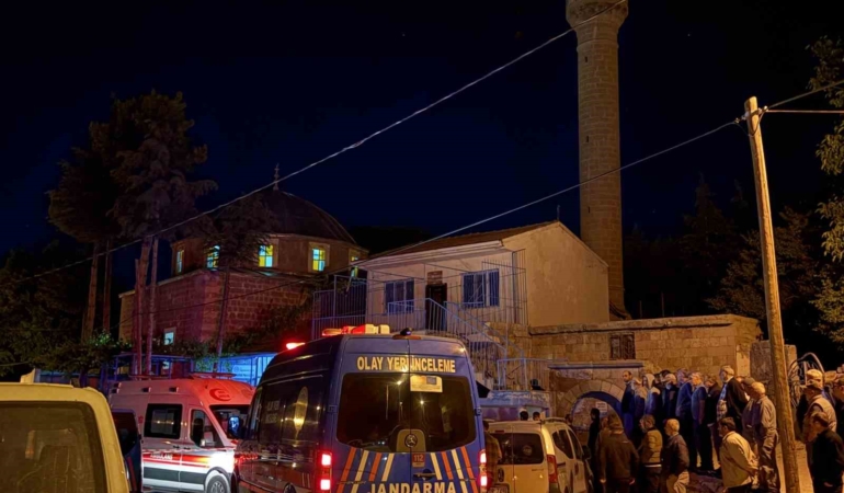 kayseride-cami-cemaatine-bicakli-saldiri-2-olu-dJOE4j7Y.jpg