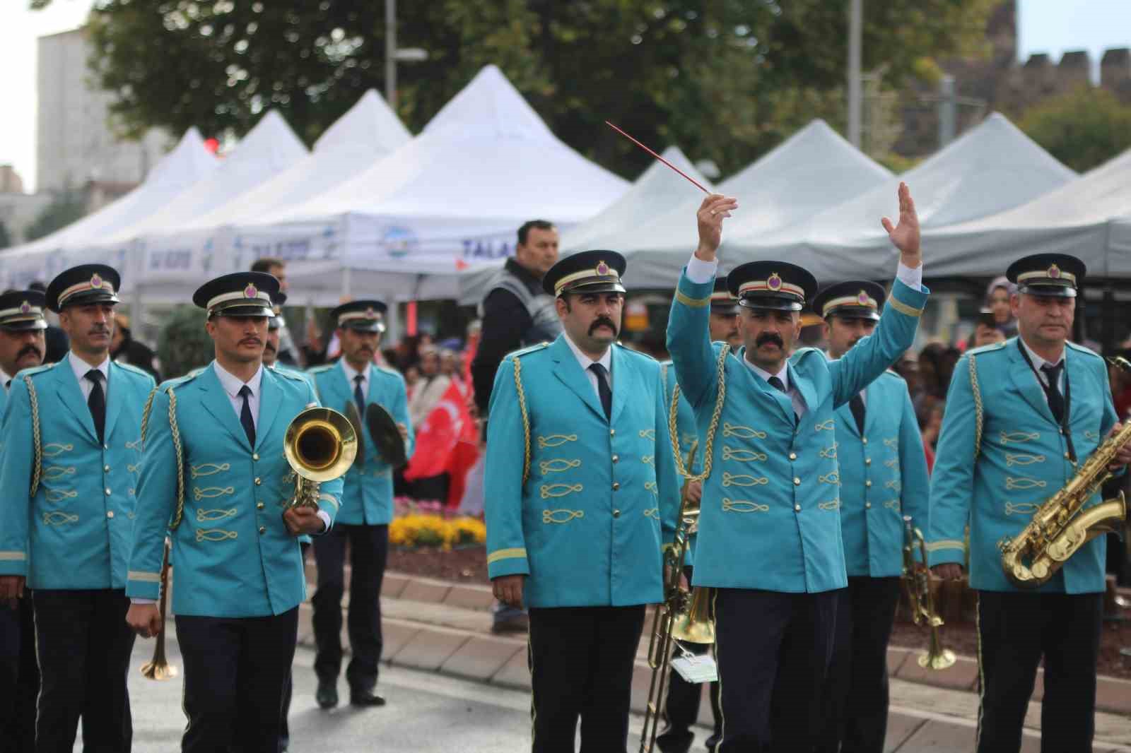kayseride celik kanatli 29 ekim coskusu 7 HhlLVi8k