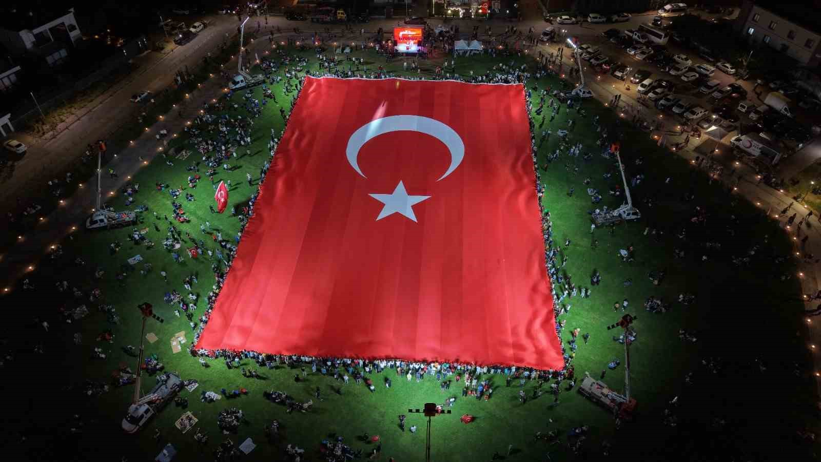 kayseride dunyanin en buyuk turk bayragi acildi 0 kDSw2vcc