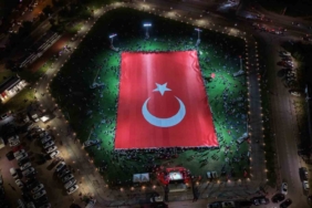 Eskişehirliler 15 Temmuz için tek yürek oldu, meydanda adım atacak yer kalmadı 2 thumbnail