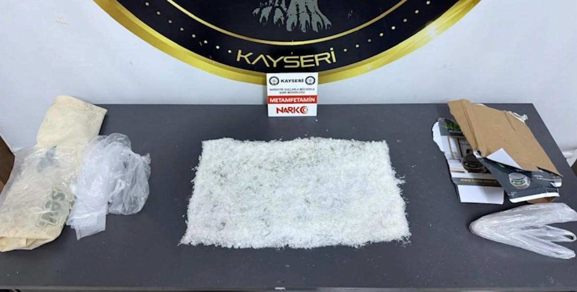 kayseride es zamanli uyusturucu operasyonu 3 gozalti 1 GLD3b8Dy