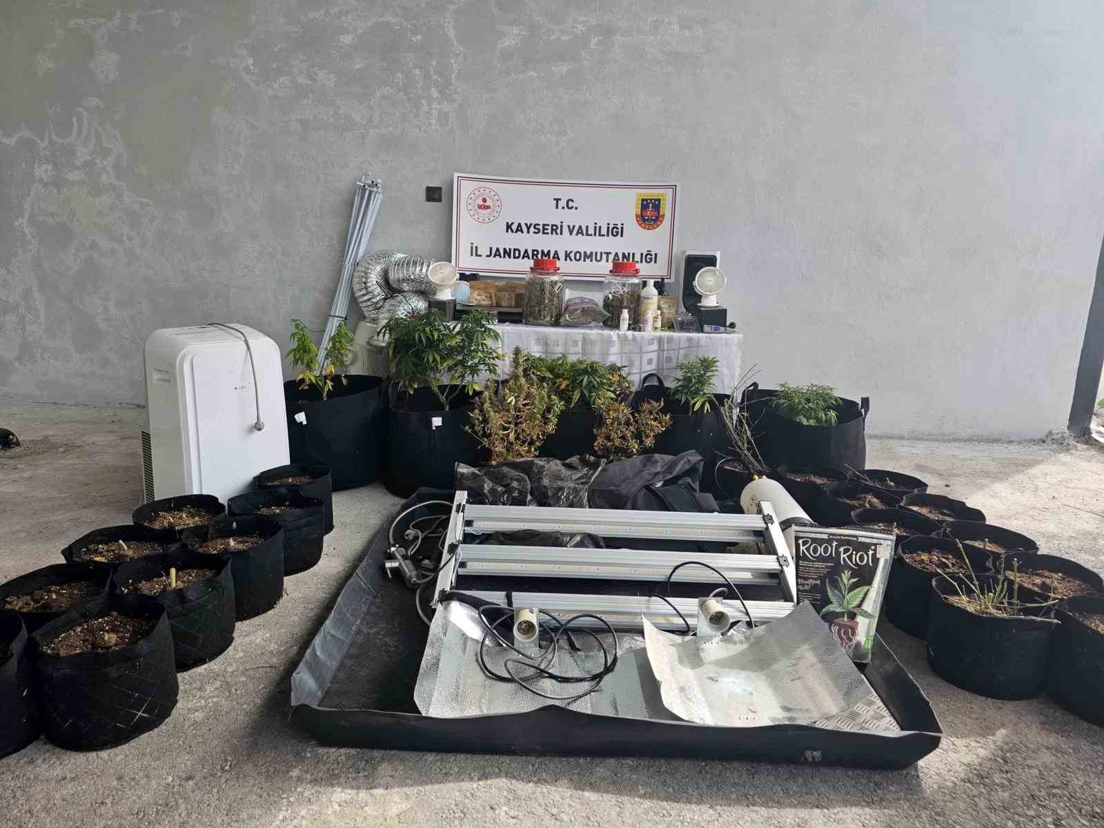 kayseride evinde uyusturucu yetistiren supheli gozaltina alindi 1 EnDJGngq