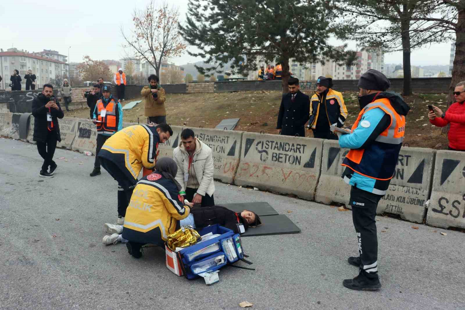 kayseride film gibi otobus kazasi tatbikati 4 RCjANTfi