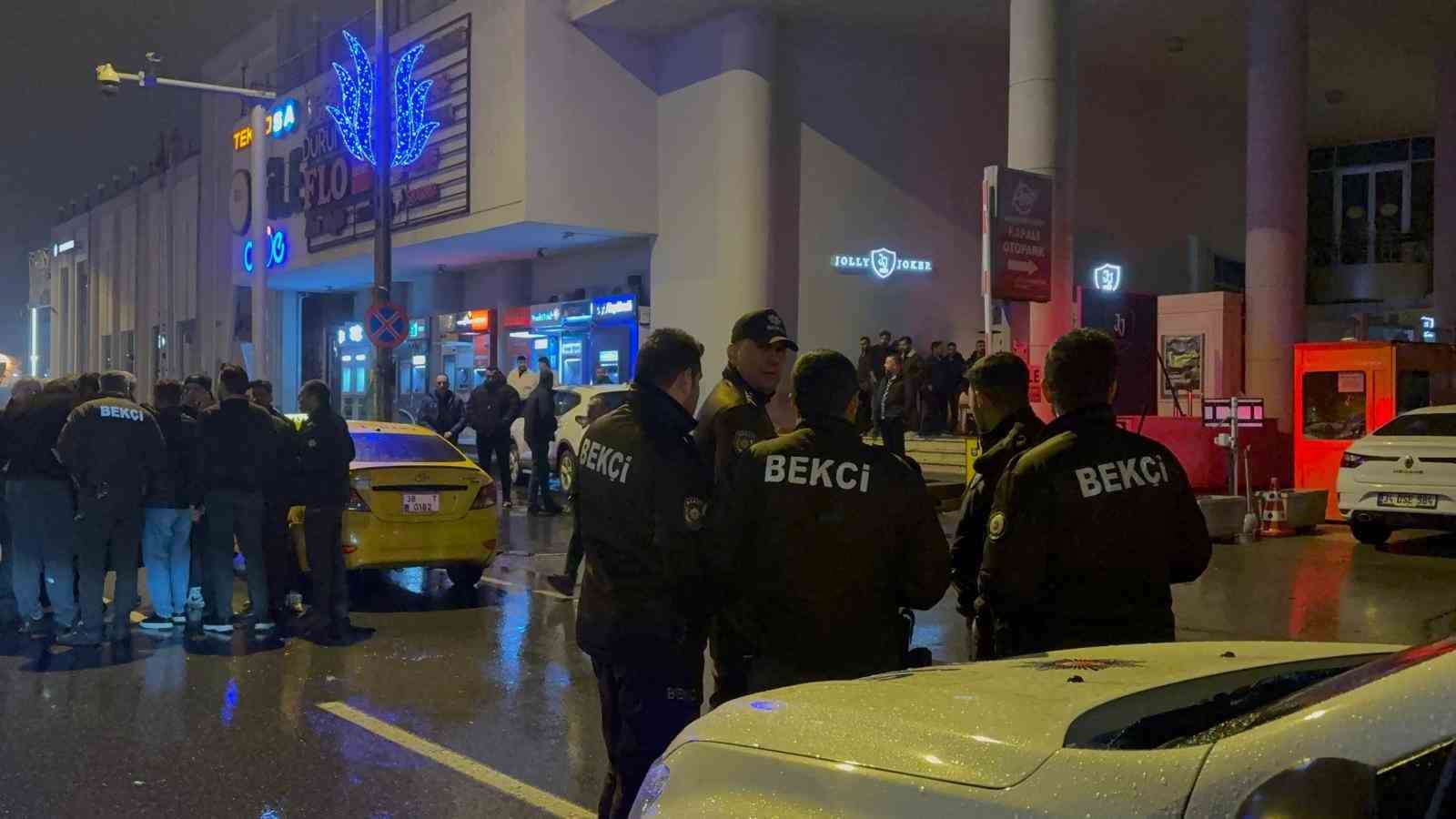 kayseride gece kulubunde cikan kavga sokaga tasti 4 KFmHcrMy