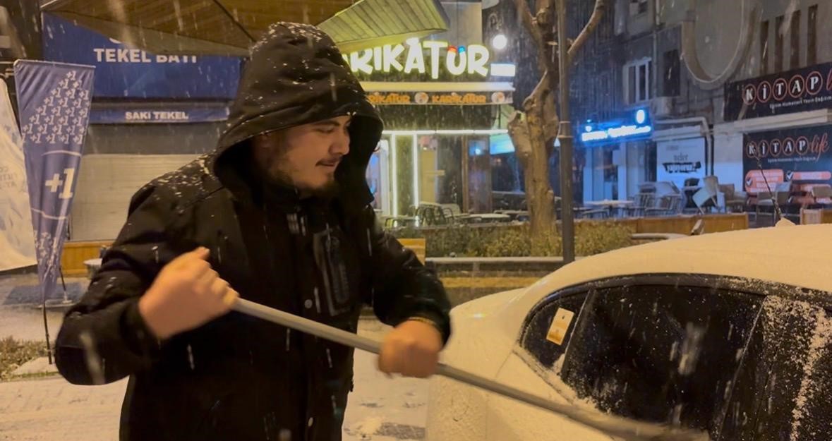 kayseride gece saatlerinde baslayan kar yagisi kenti beyaza burudu 1 WbHhOmwk
