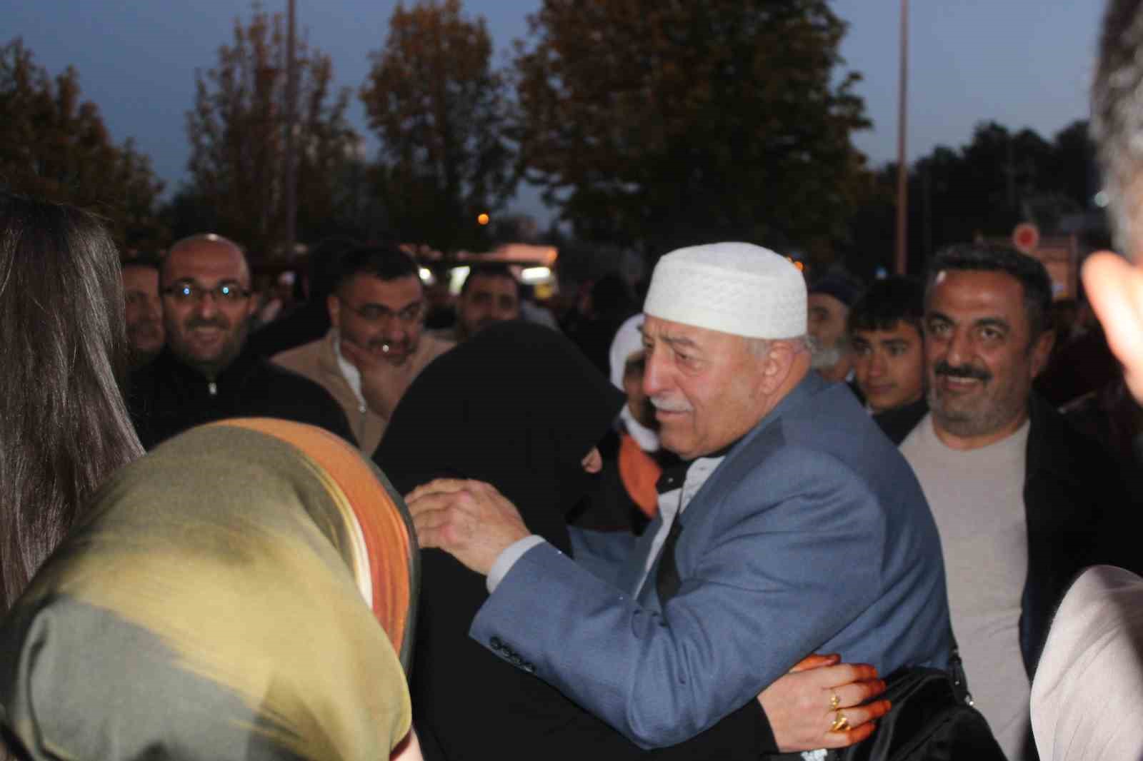 Kayseri’de hac kafilesi kutsal topraklara dualarla uğurlandı 8 kayseride hac kafilesi kutsal topraklara dualarla ugurlandi 4 p5UPJXt6