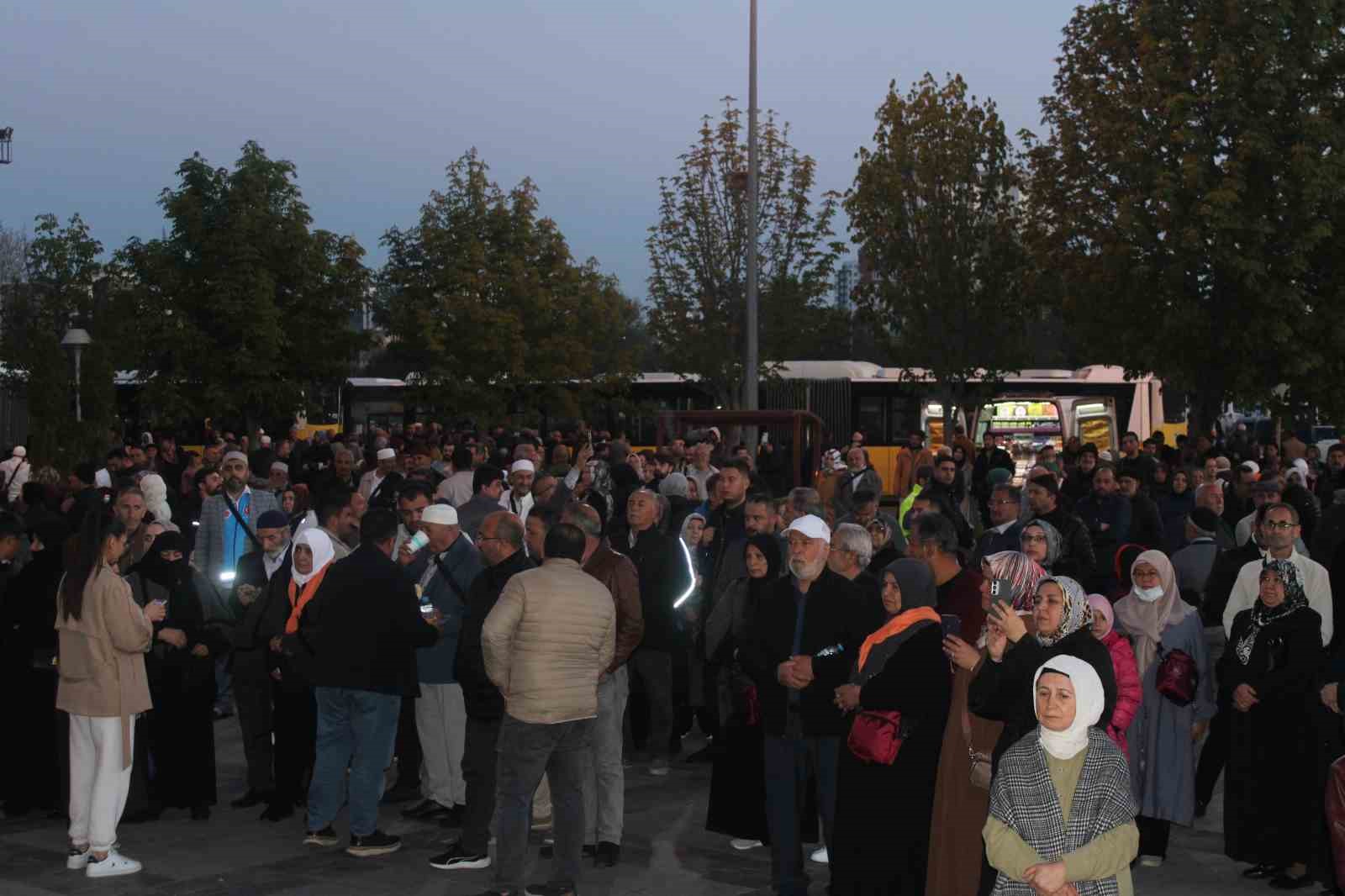 Kayseri’de hac kafilesi kutsal topraklara dualarla uğurlandı 9 kayseride hac kafilesi kutsal topraklara dualarla ugurlandi 5 Q97LPv4X