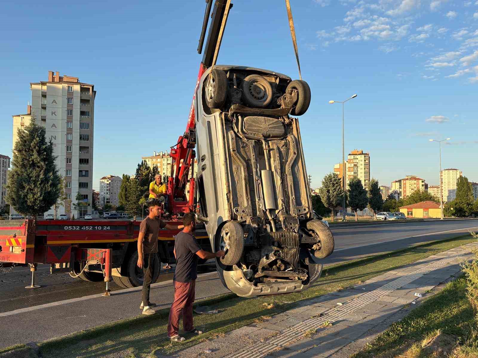 kayseride hafif ticari arac takla atti 1 yarali 0 H83bniF7