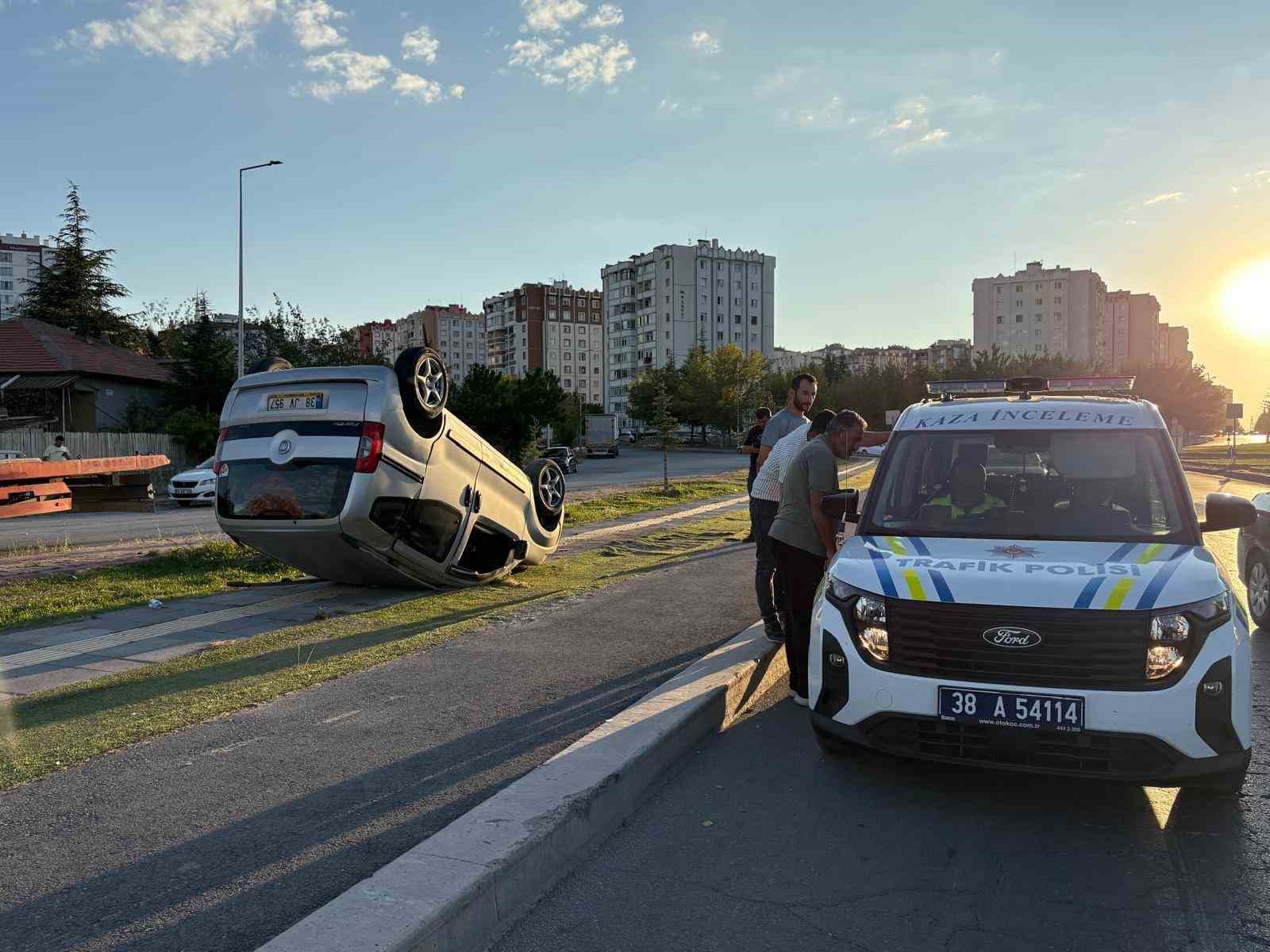 kayseride hafif ticari arac takla atti 1 yarali 2 ZKvig744