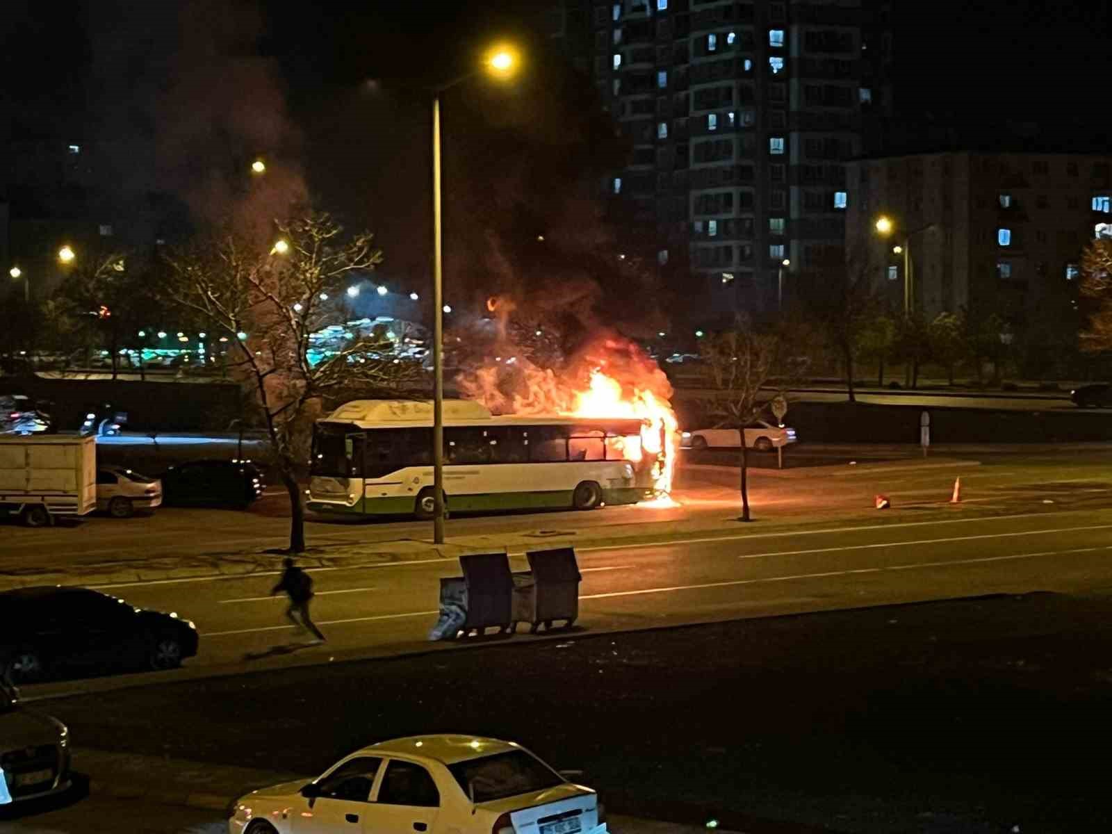 kayseride halk otobusu alev aldi 1 HlE1P3VD