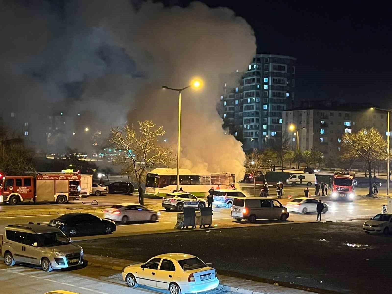 kayseride halk otobusu alev aldi 2 PRyFw6ez