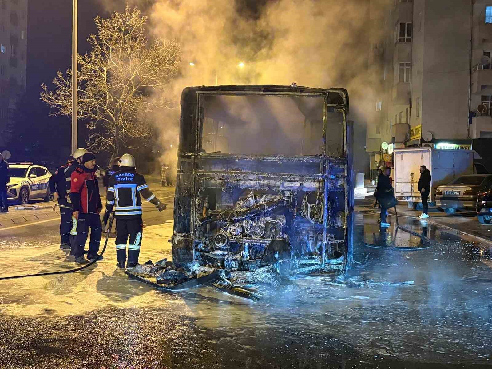 kayseride halk otobusu alev aldi 4 Sf3BqMtA