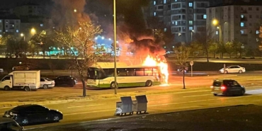 kayseride-halk-otobusu-alev-aldi-RTk6aC7O.jpg