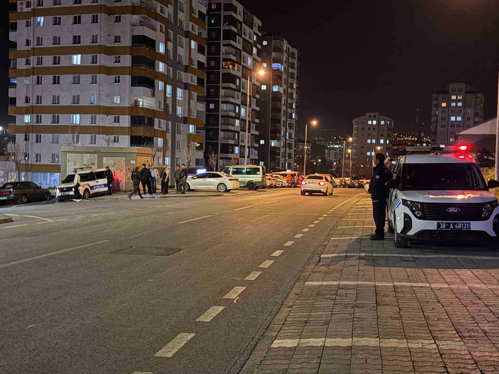 kayseride iki grup arasinda bicakli kavga 4 yarali 2 anvhi9VC