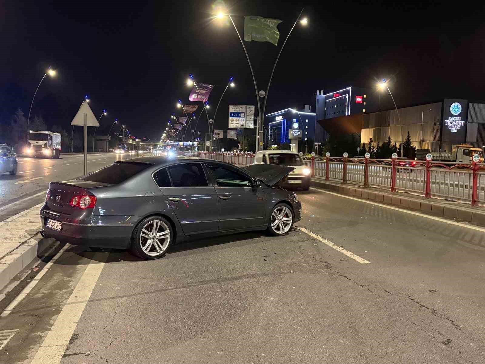 kayseride iki otomobil carpisti 1 yarali 1 atwsX9LT