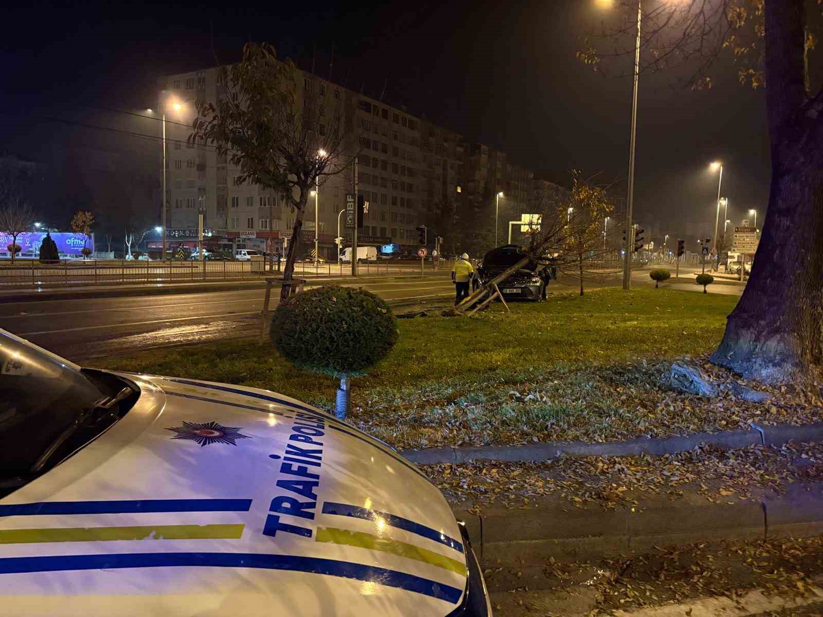 kayseride iki otomobil carpisti 1i agir 3 yarali 3