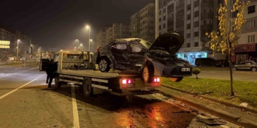 kayseride-iki-otomobil-carpisti-1i-agir-3-yarali-M9ziHBBO.jpg