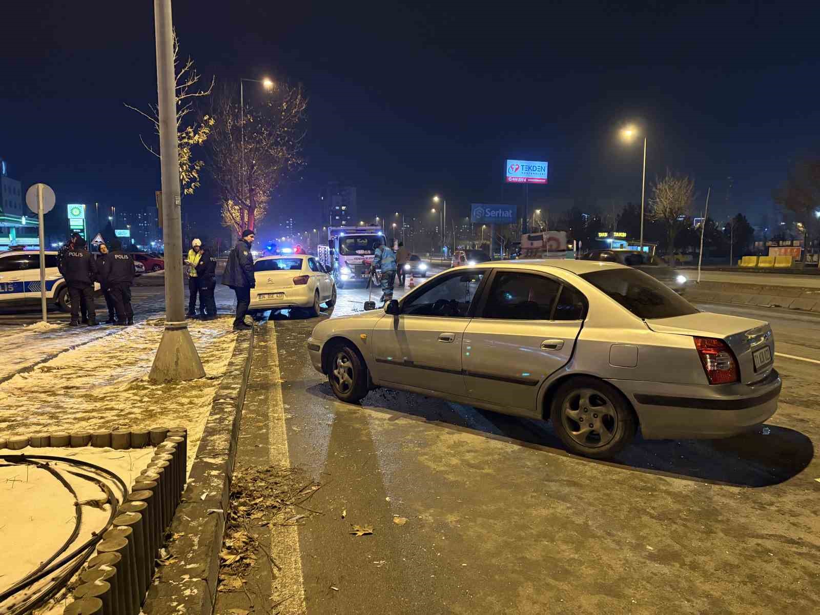 kayseride iki otomobilin carpistigi kazada 3 kisi yaralandi 1 A3rqDeL4