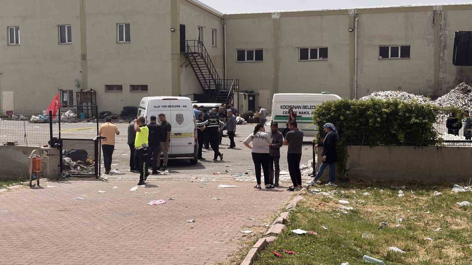 Kayseri’de iş makinesinin altında kalan denetimli serbestlik personeli hayatını kaybetti 6 kayseride is makinesinin altinda kalan denetimli serbestlik personeli hayatini kaybetti 2 WuXtH9bj