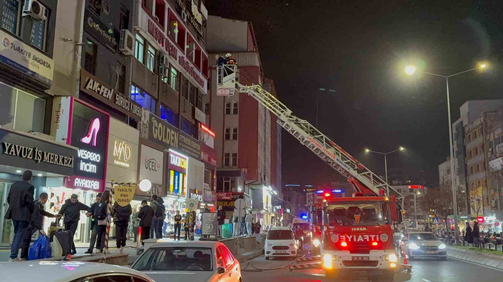 Kayseri’de iş merkezinde çıkan yangın söndürüldü 4 kayseride is merkezinde cikan yangin sonduruldu 0