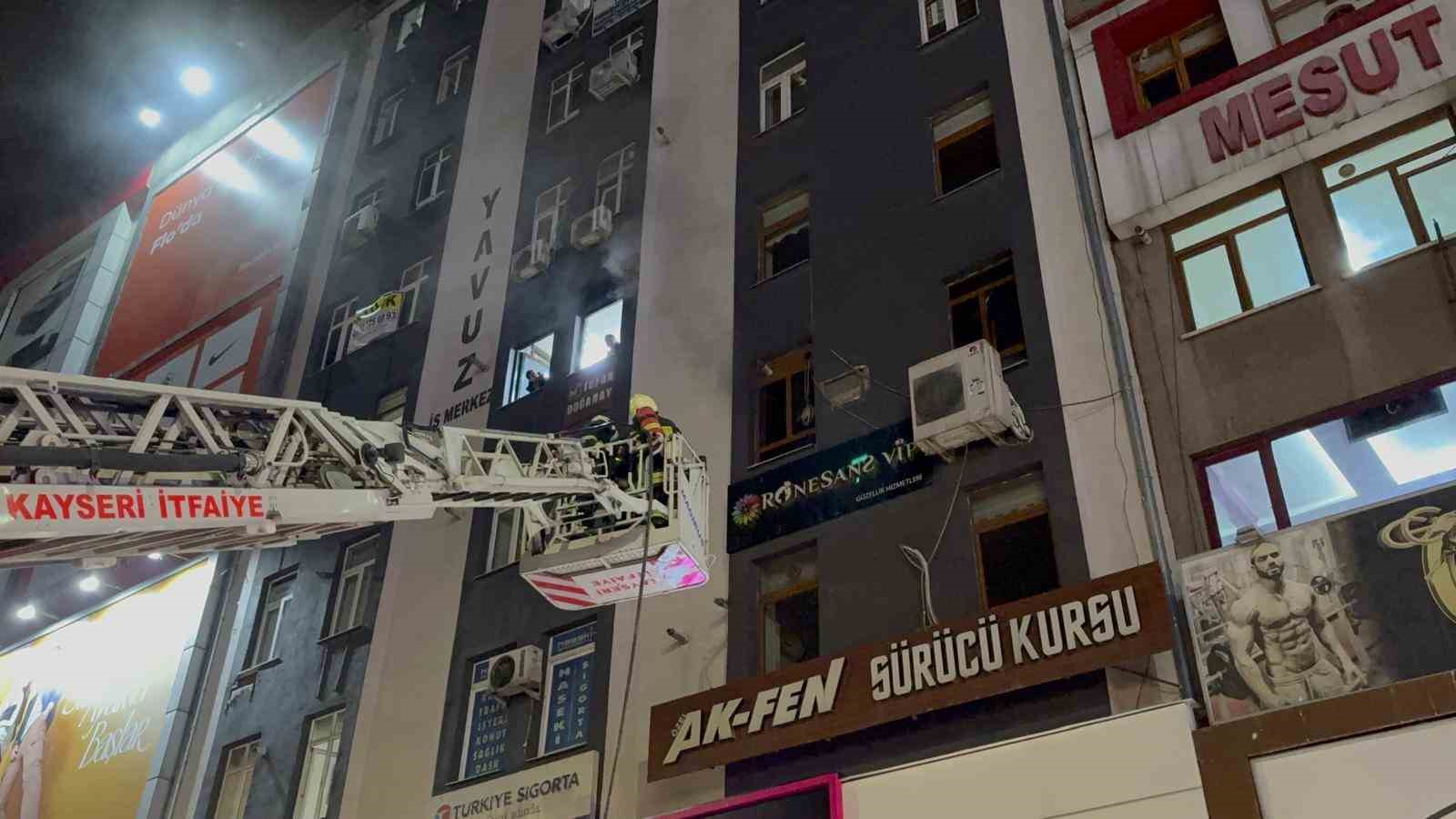 Kayseri’de iş merkezinde çıkan yangın söndürüldü 5 kayseride is merkezinde cikan yangin sonduruldu 1 AkgcCDMX