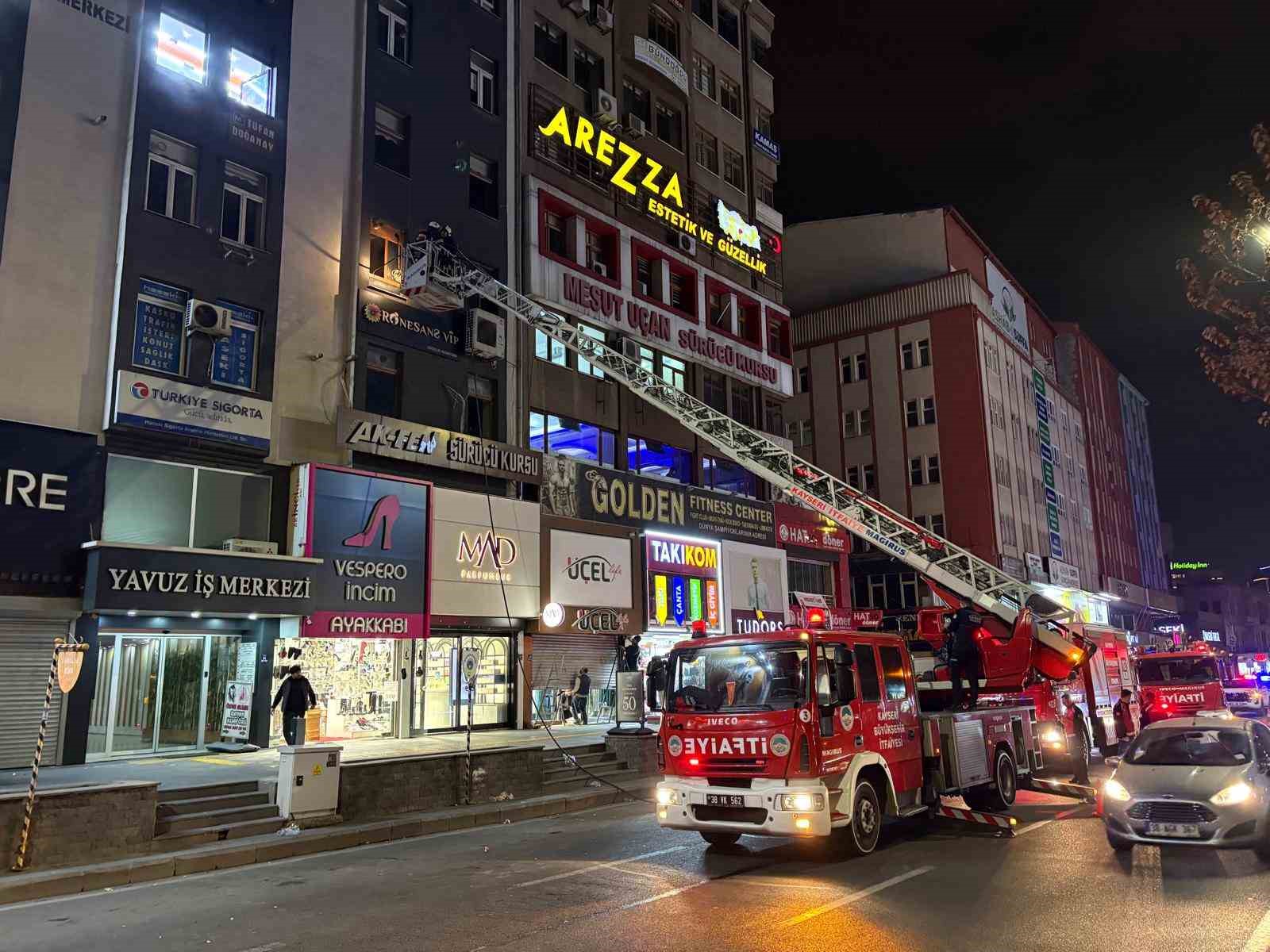 Kayseri’de iş merkezinde çıkan yangın söndürüldü 6 kayseride is merkezinde cikan yangin sonduruldu 2 1nMfm7jI