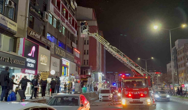 kayseride-is-merkezinde-cikan-yangin-sonduruldu-P3azfszv.jpg