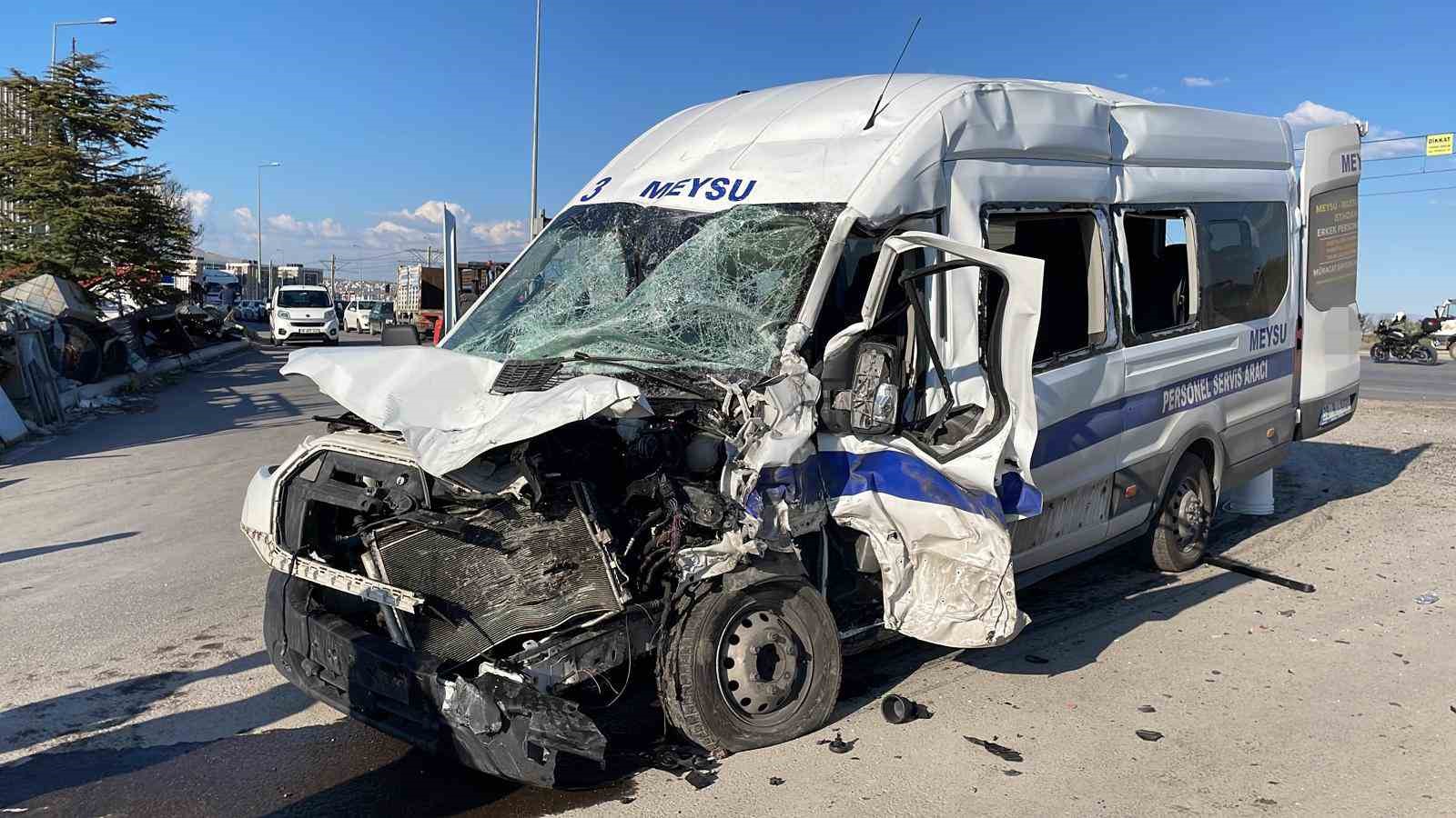 kayseride isci servisi ile kamyon carpisti 8 yarali 6 bUCaVYWH