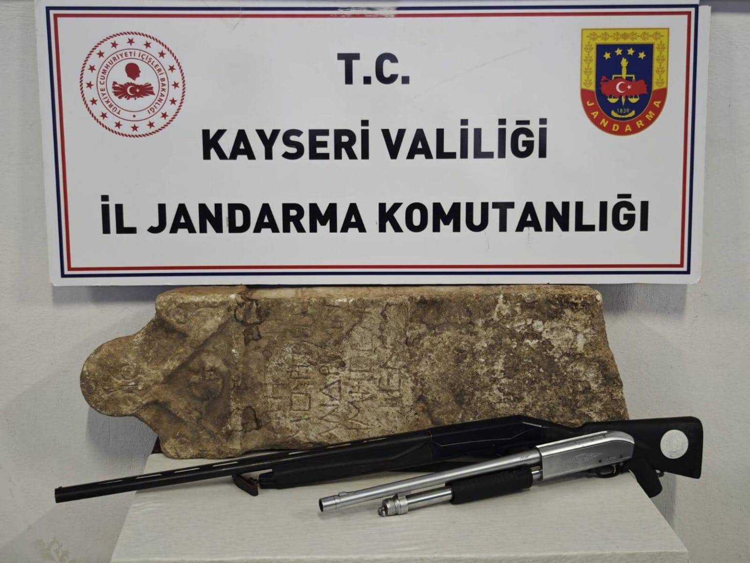 kayseride jandarma ekipleri 2025 yilinda 7 bin 900 aranan sahsi yakaladi 0 LEhcsjgS