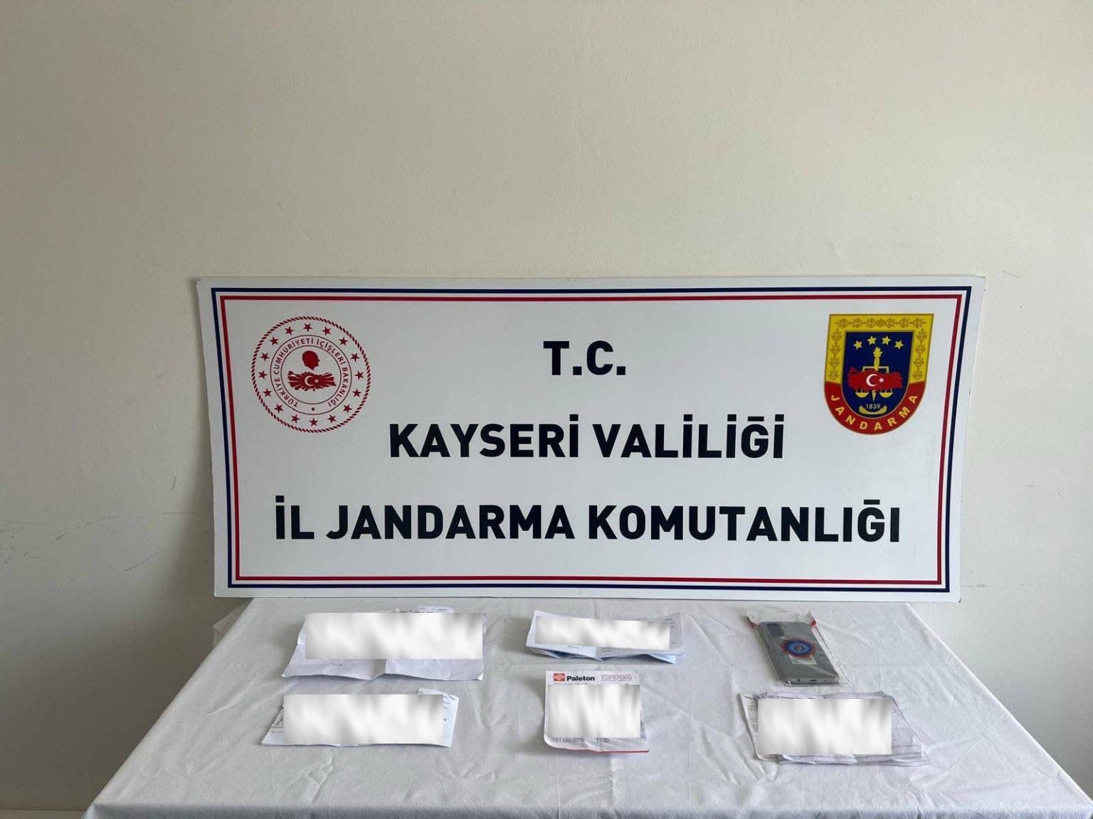 kayseride jandarma ekipleri 2025 yilinda 7 bin 900 aranan sahsi yakaladi 2 9lLHeLSP