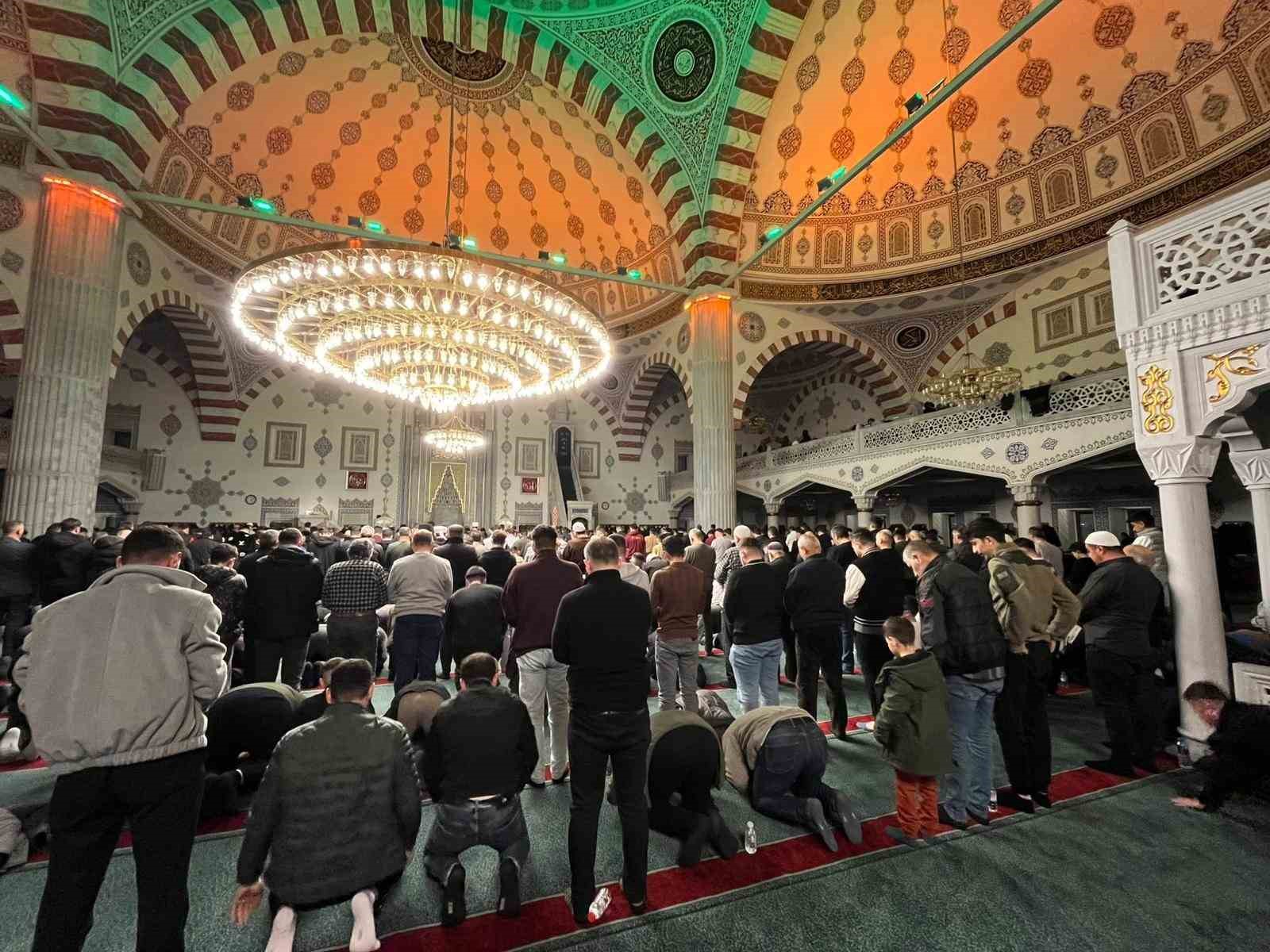 kayseride kadir gecesi dualarla idrak edildi 2 mUQvNF7Q