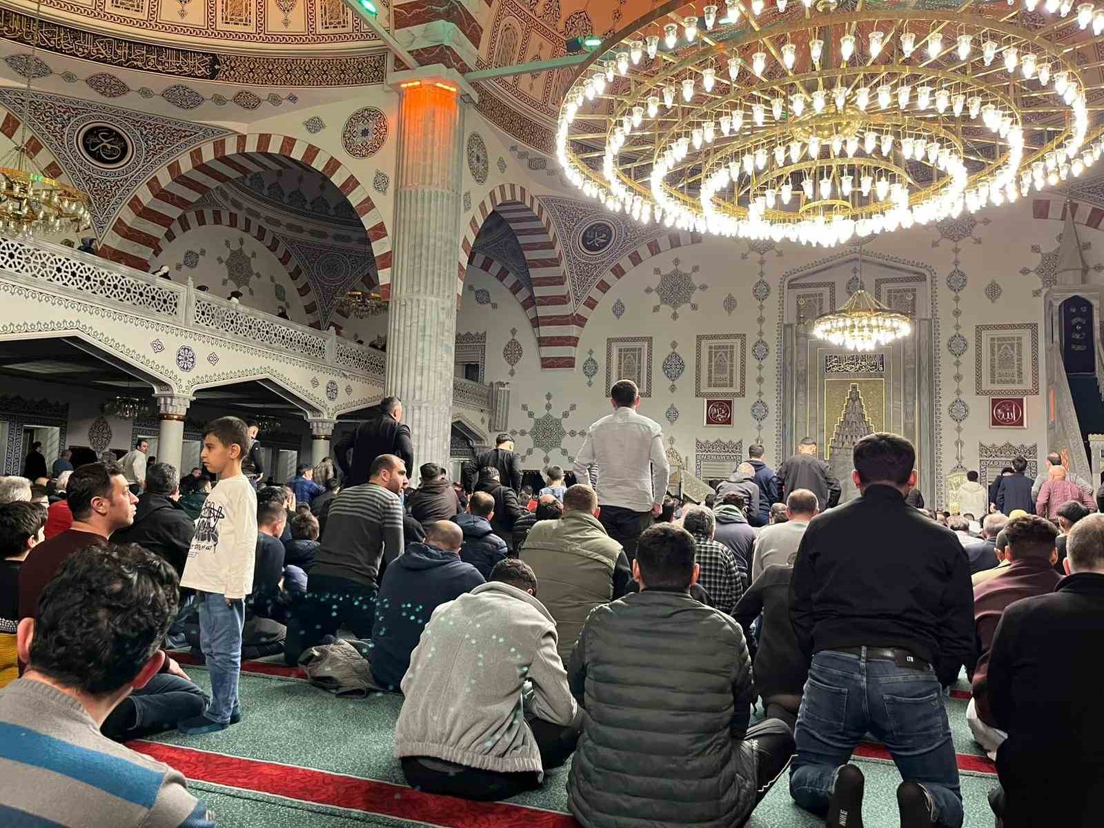 kayseride kadir gecesi dualarla idrak edildi 3 QevSik1D