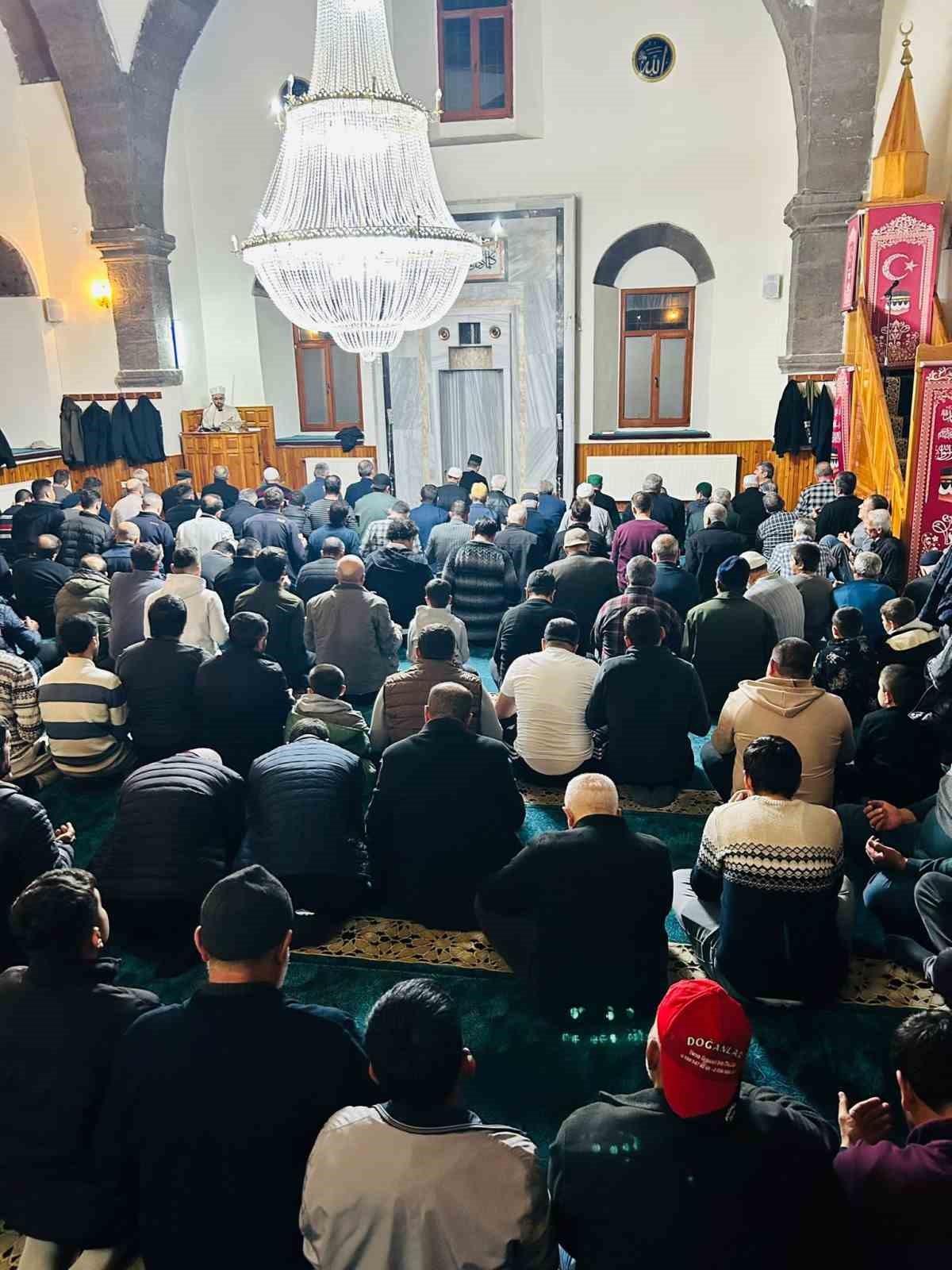 kayseride kadir gecesi dualarla idrak edildi 4 48rGOpej
