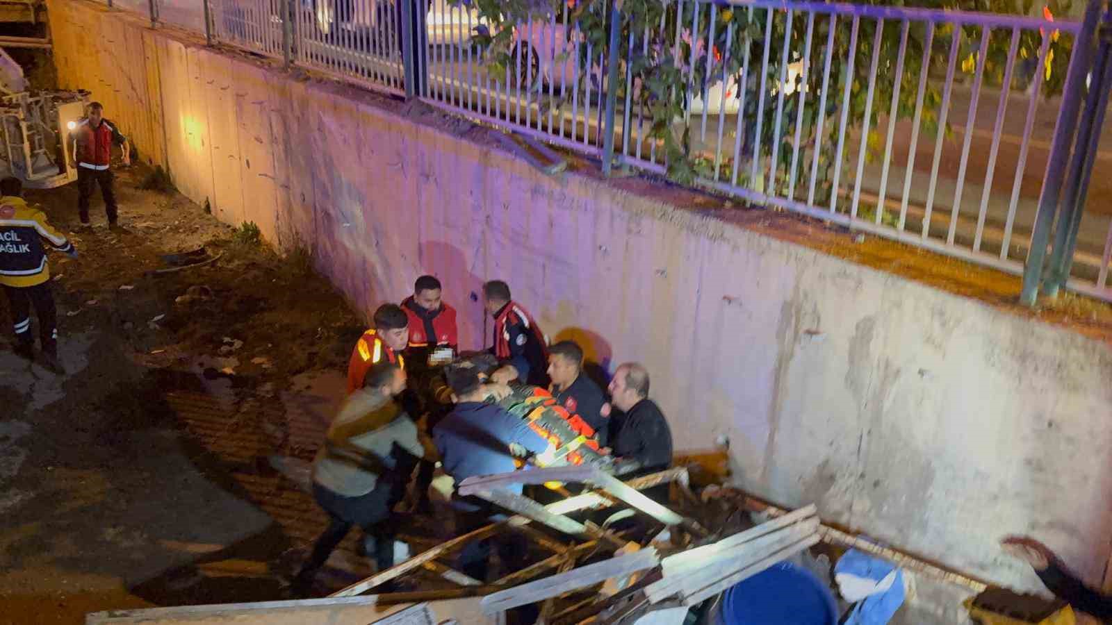 kayseride kamyonet kanala uctu 1i agir 2 yarali 2 UVPjVBGJ